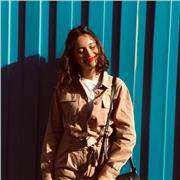 Studentessa universitaria, diplomata con ottimi voti